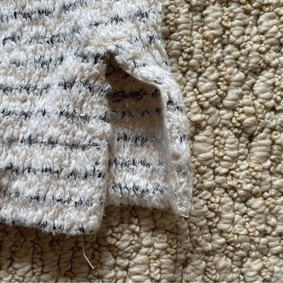 ❄️ Lou & Grey off white gray striped cropped cotton oversized sweater Large - Picture 5 of 12